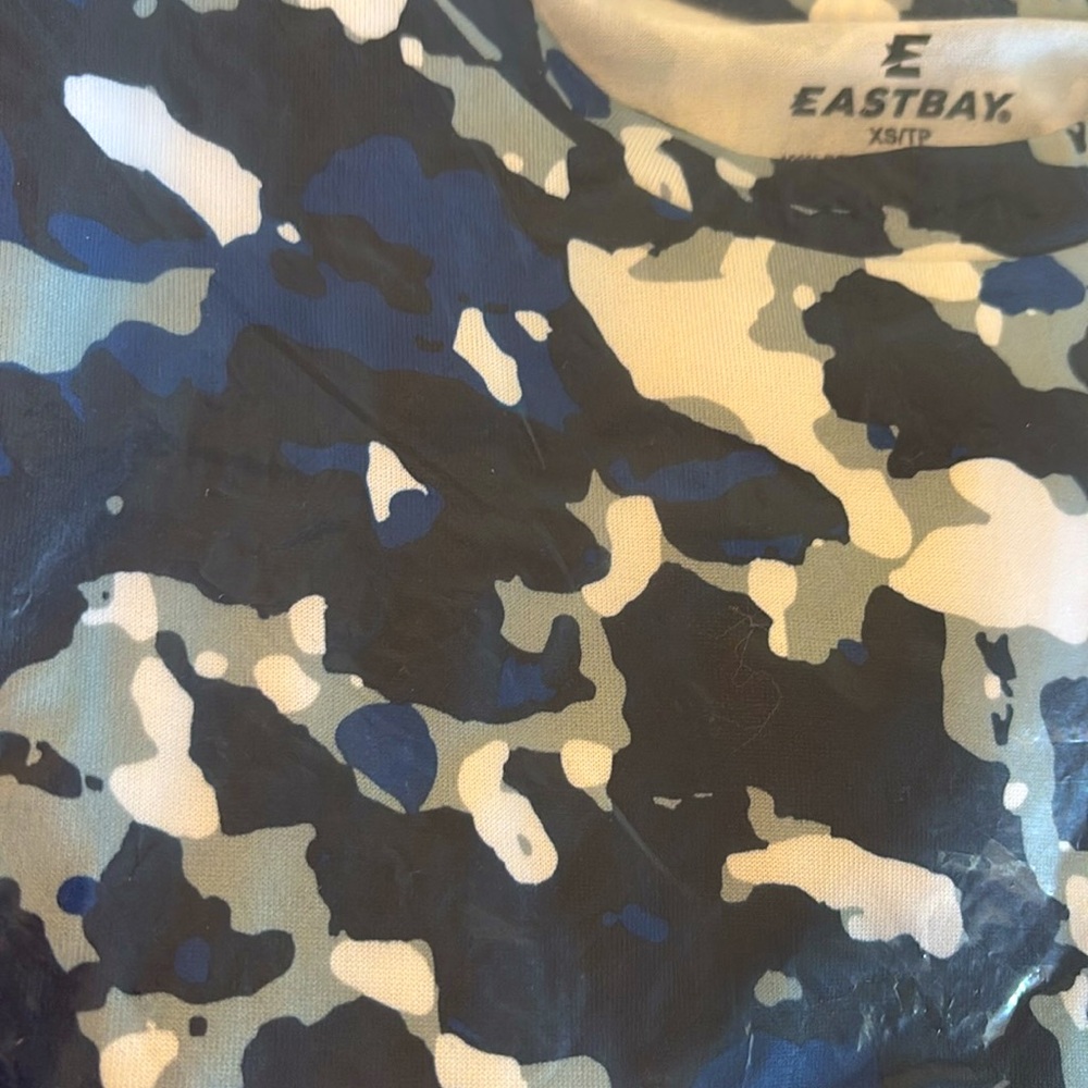 Lot of 2x NWT [Eastbay] Gymtech Performance Tees Blue Camo & Red Camo Men’s XS - Picture 5 of 9
